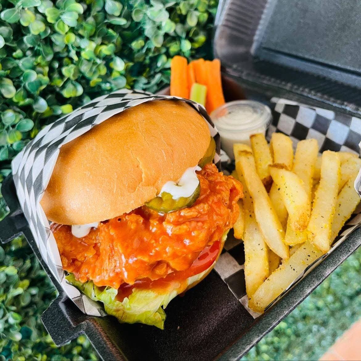Crují Burger con Papas