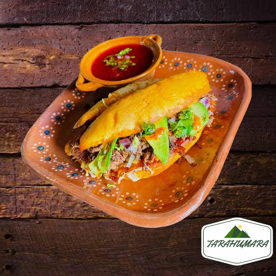Torta de birria de res