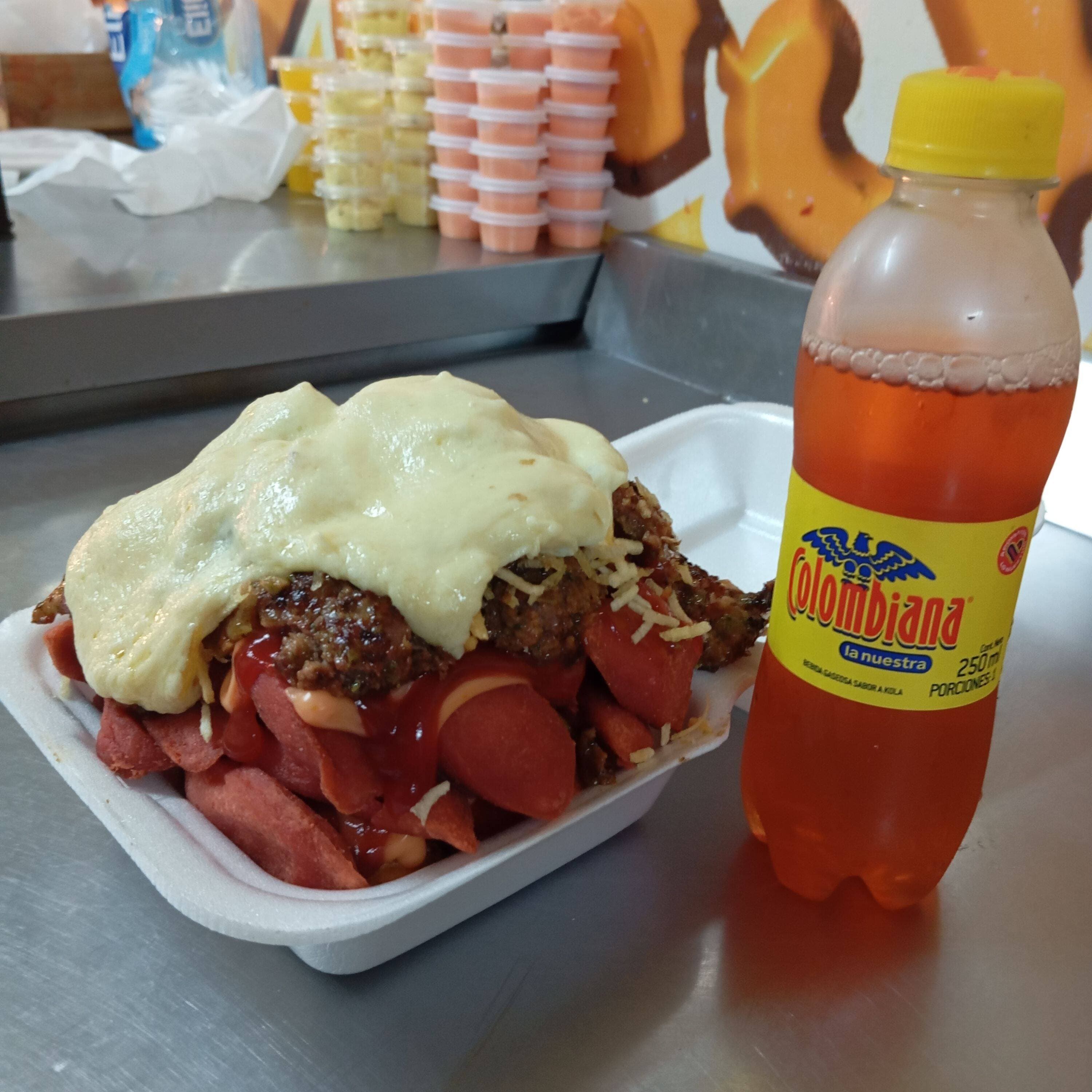Salchipapa Salchiburguer Personal + Gaseosa 250 Ml