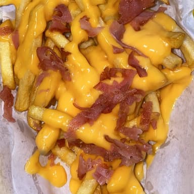 Papas con Queso y Tocino