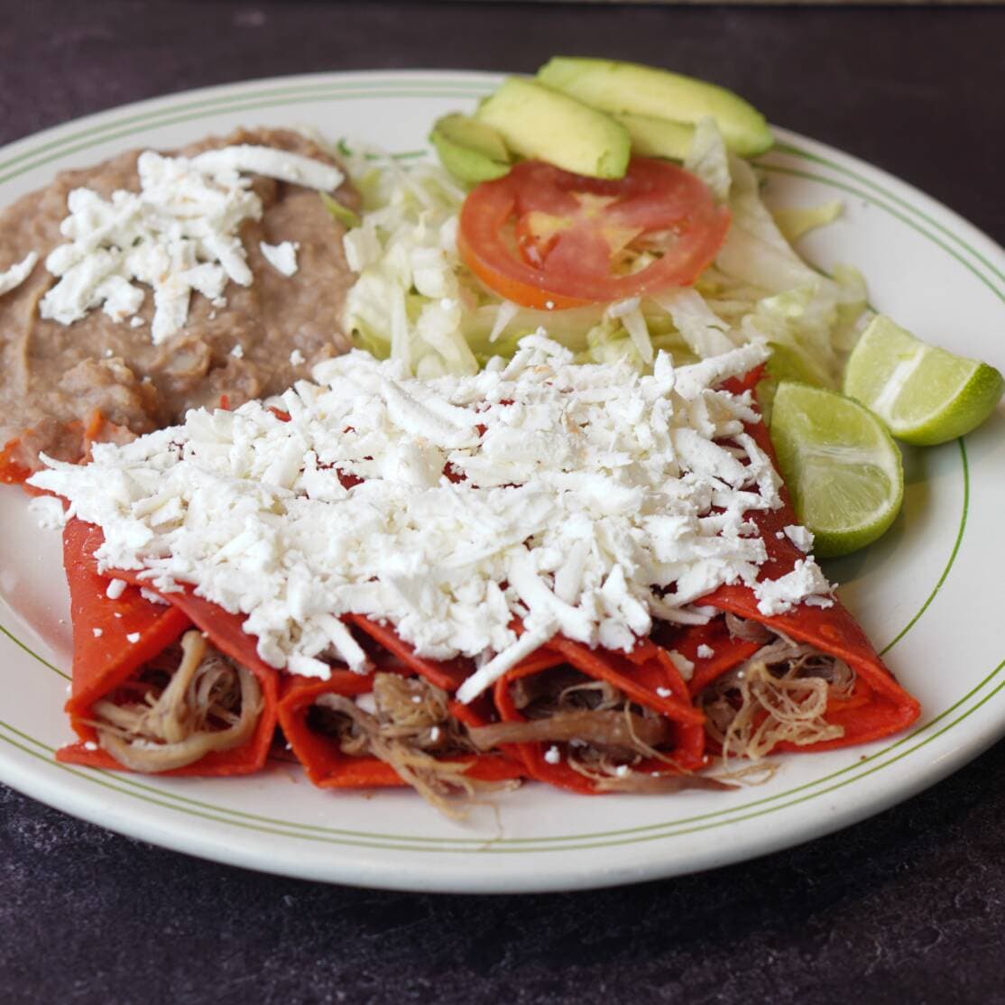 Taquitos Rojos con Carne