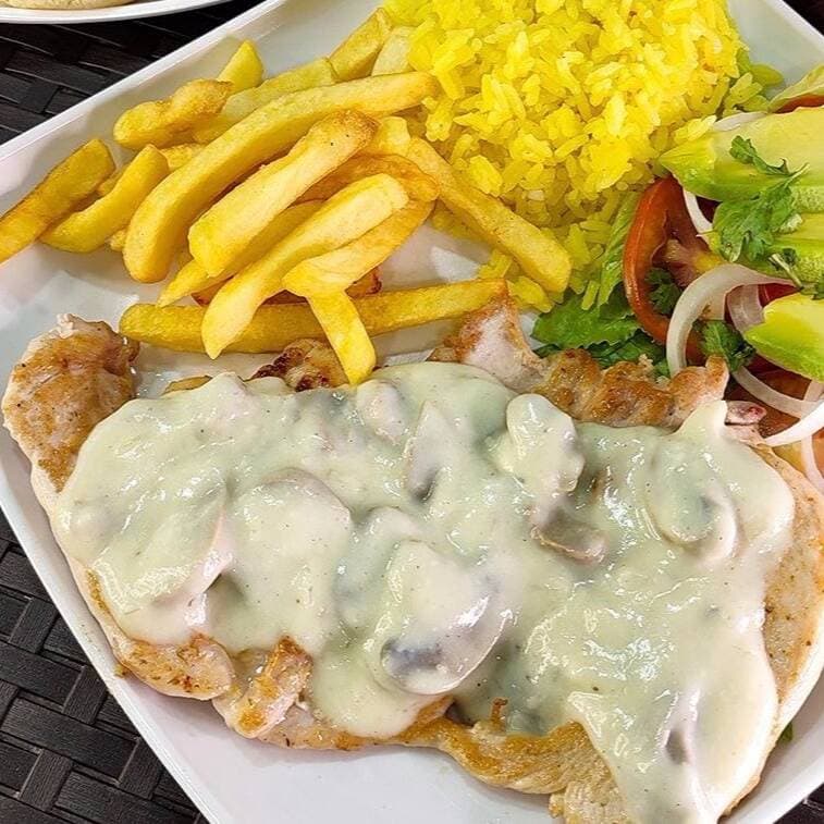 Pechuga de Pollo en Salsa Champiñón