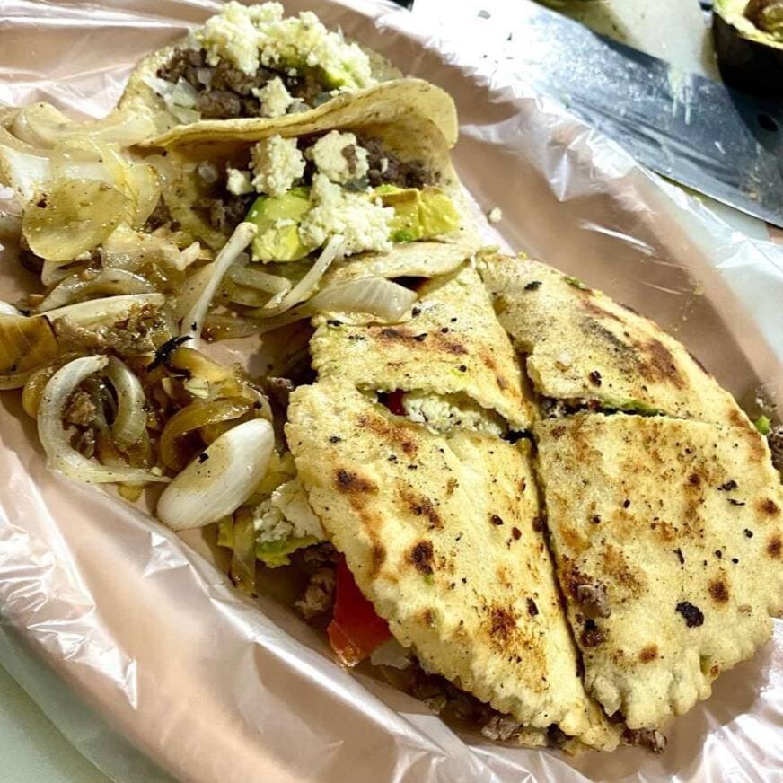Promocion Torta en Pan Arabe + 2 Tacos