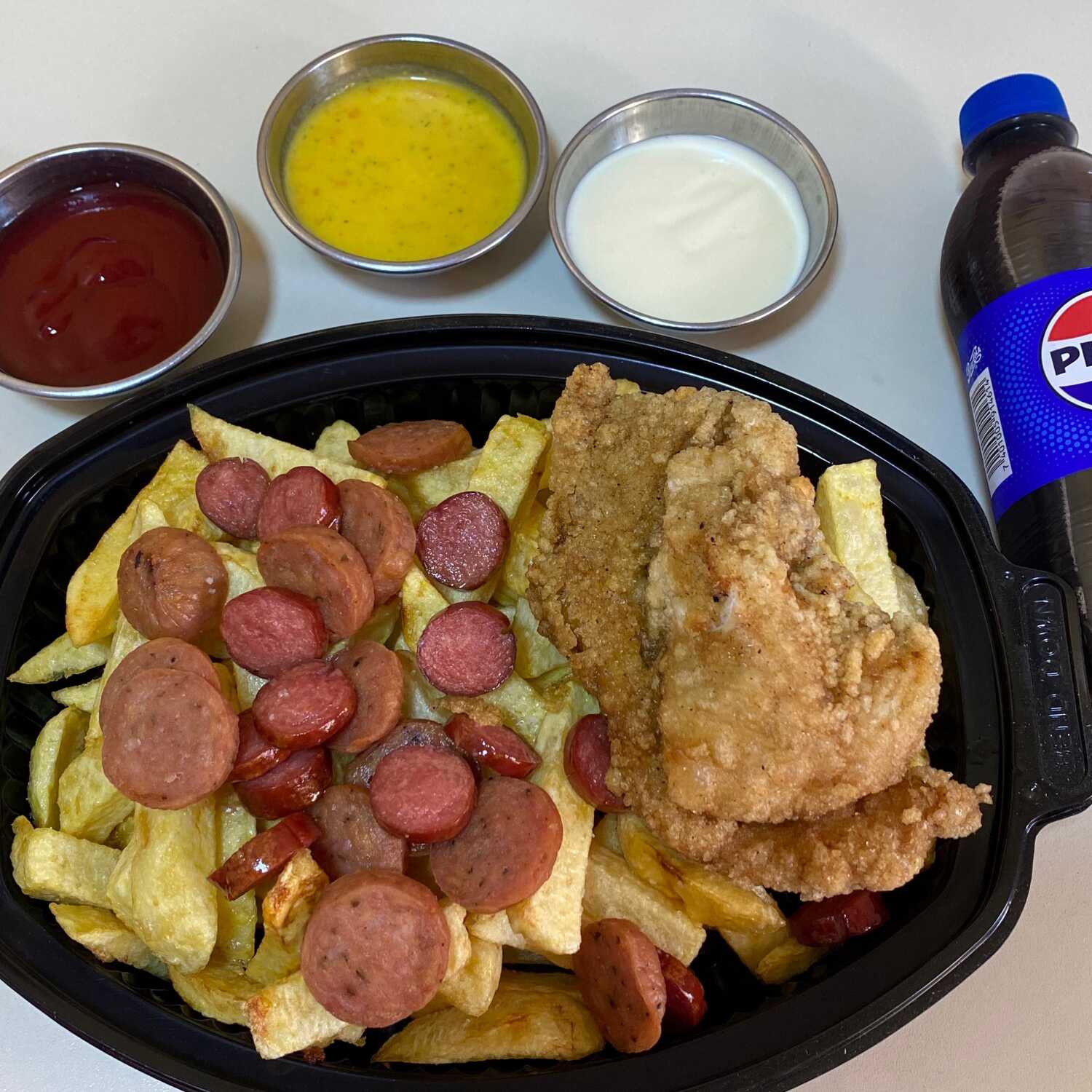 Salchibroaster y Salchibrasa más 2 Pepsi