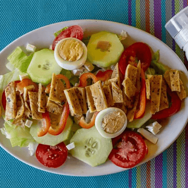 Ensalada del Chef + Jugo Verde