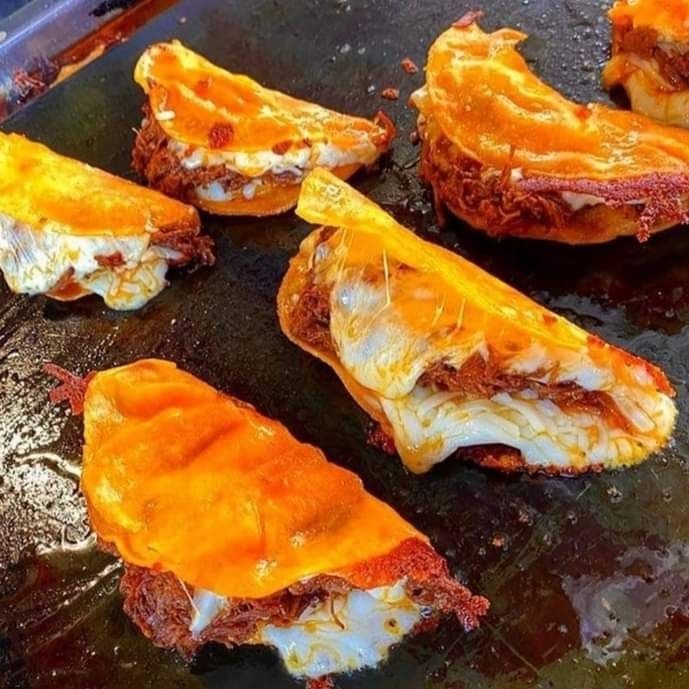 Quesataco de barbacoa de borrego