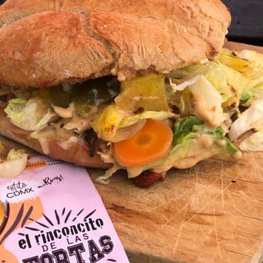 Torta Hawaiana + Agua del Día