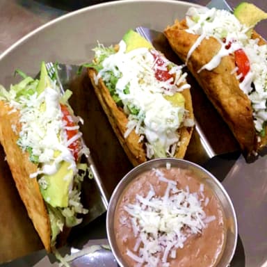 Tacos Dorados de Pierna