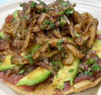 Tostada de atún laminado