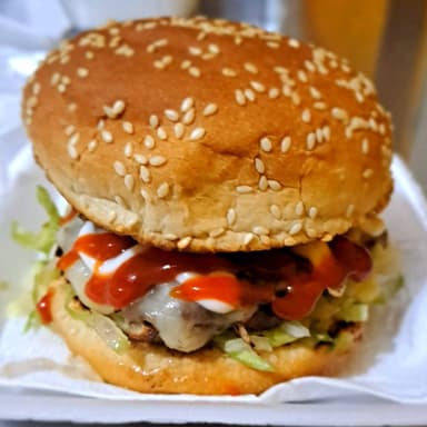 Hamburguesa con Queso y Champiñones