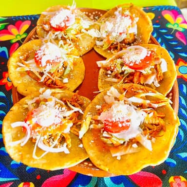 GORDITAS DE DESHEBRADA ESTILO JALISCO  (6 PIEZAS)