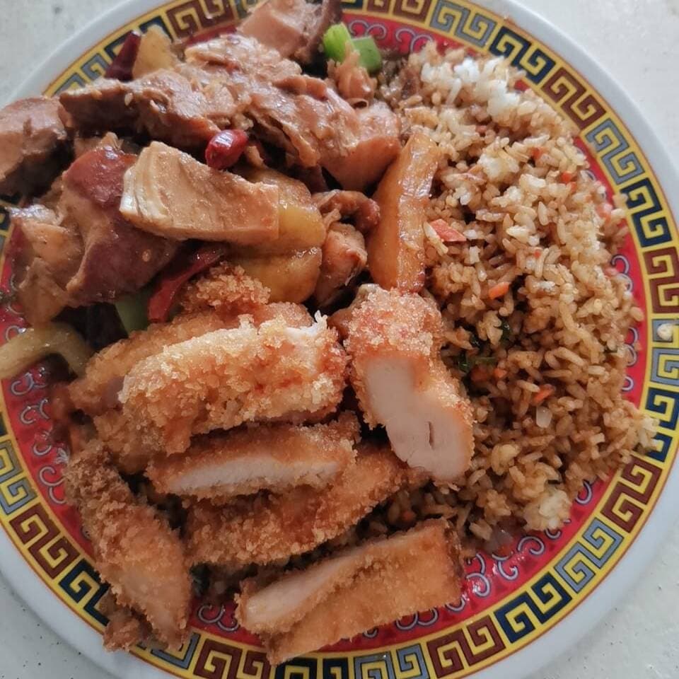 1 o 2 Guisos + Arroz o Espagueti (chico小)