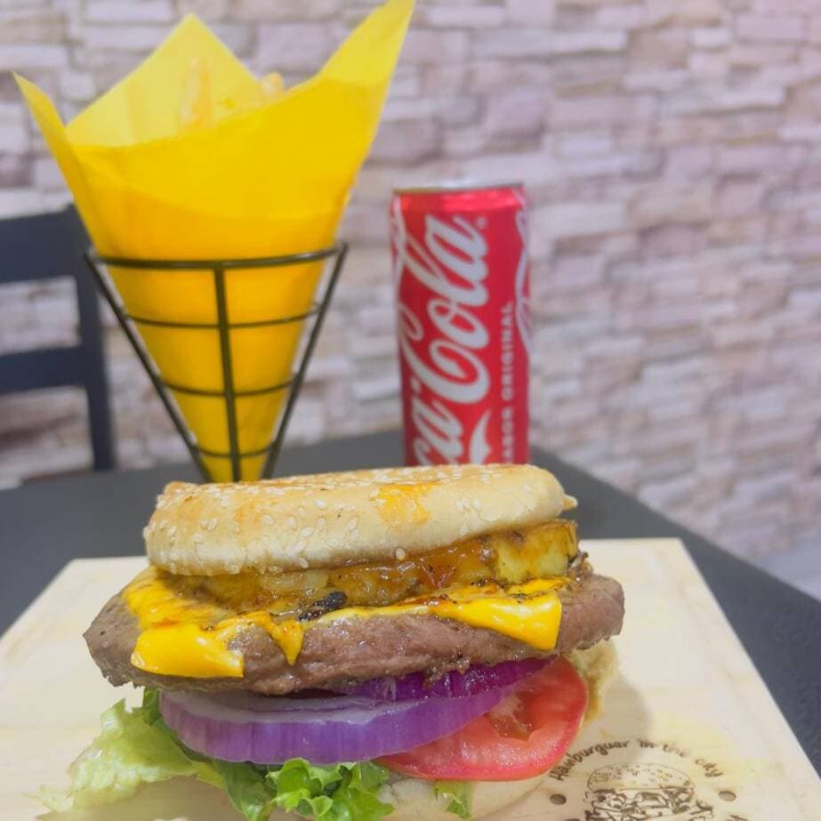 Combo Burger Hawaii + Papas + Bebida