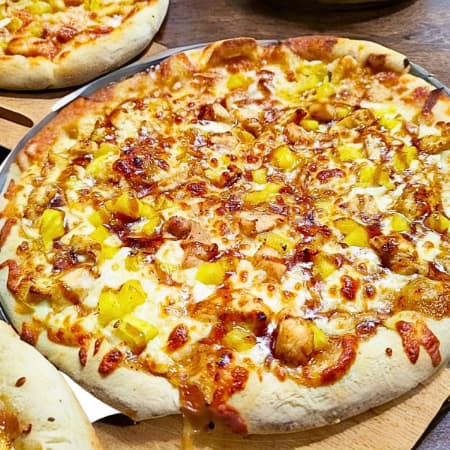Pizzacue Hawaiana 8 Tajadas con Pan al Ajo