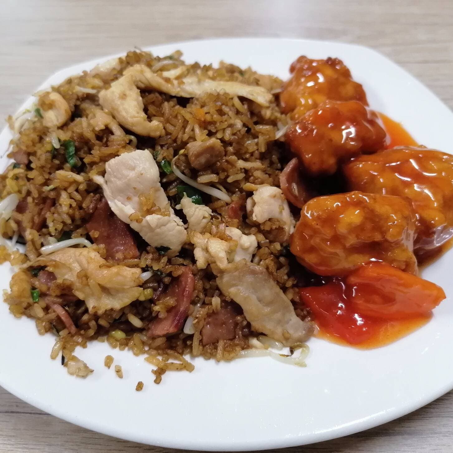 Arroz personal + chopsuey + croquetas