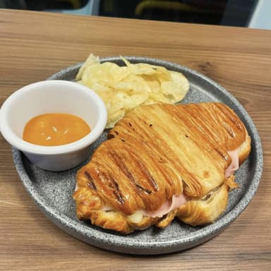 Croissant Jamón y Queso