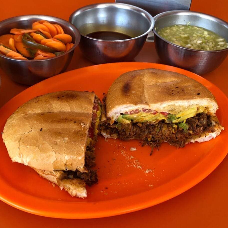 Torta de Pollo con Mole