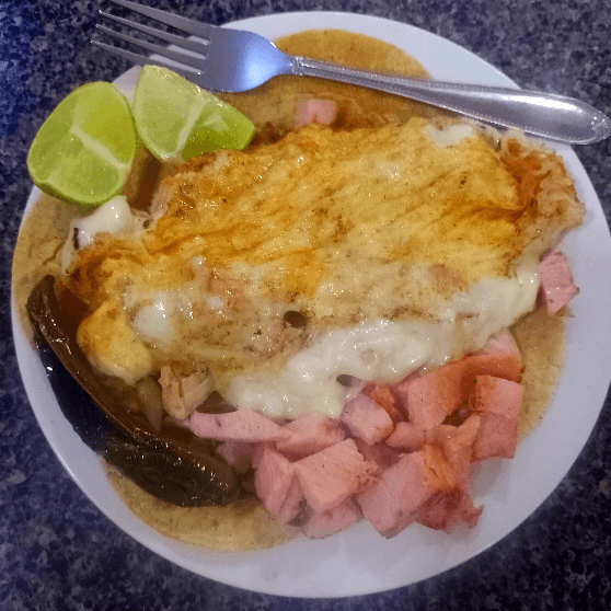 Chuleta Ahumada Extra Queso, Charros y Bebida.
