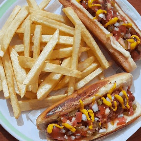 2 Hot-Dogs con Tocino y Papas