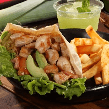 Wrap de Pollo en Combo + Papas Francesas + Bebida