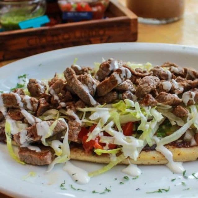 Huarache Bistec con Queso Oaxaca