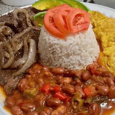 Carne de cerdo en trozos frita
