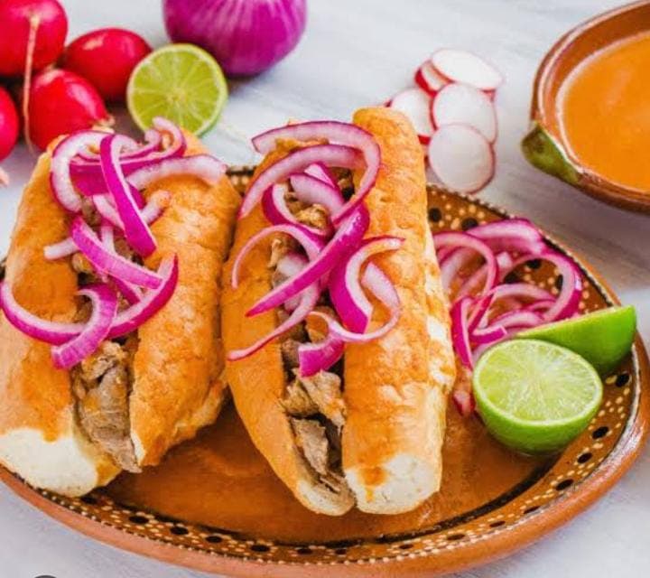 Tortas Ahogadas Pris "Con Su Huesito"
