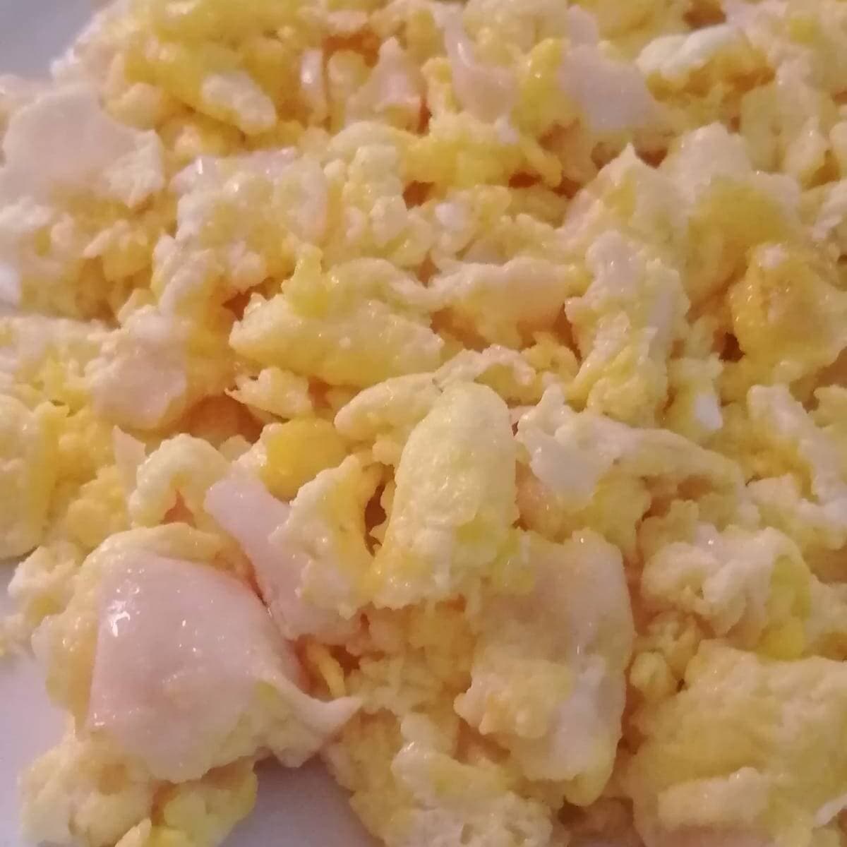 Huevos Revueltos con Jamón