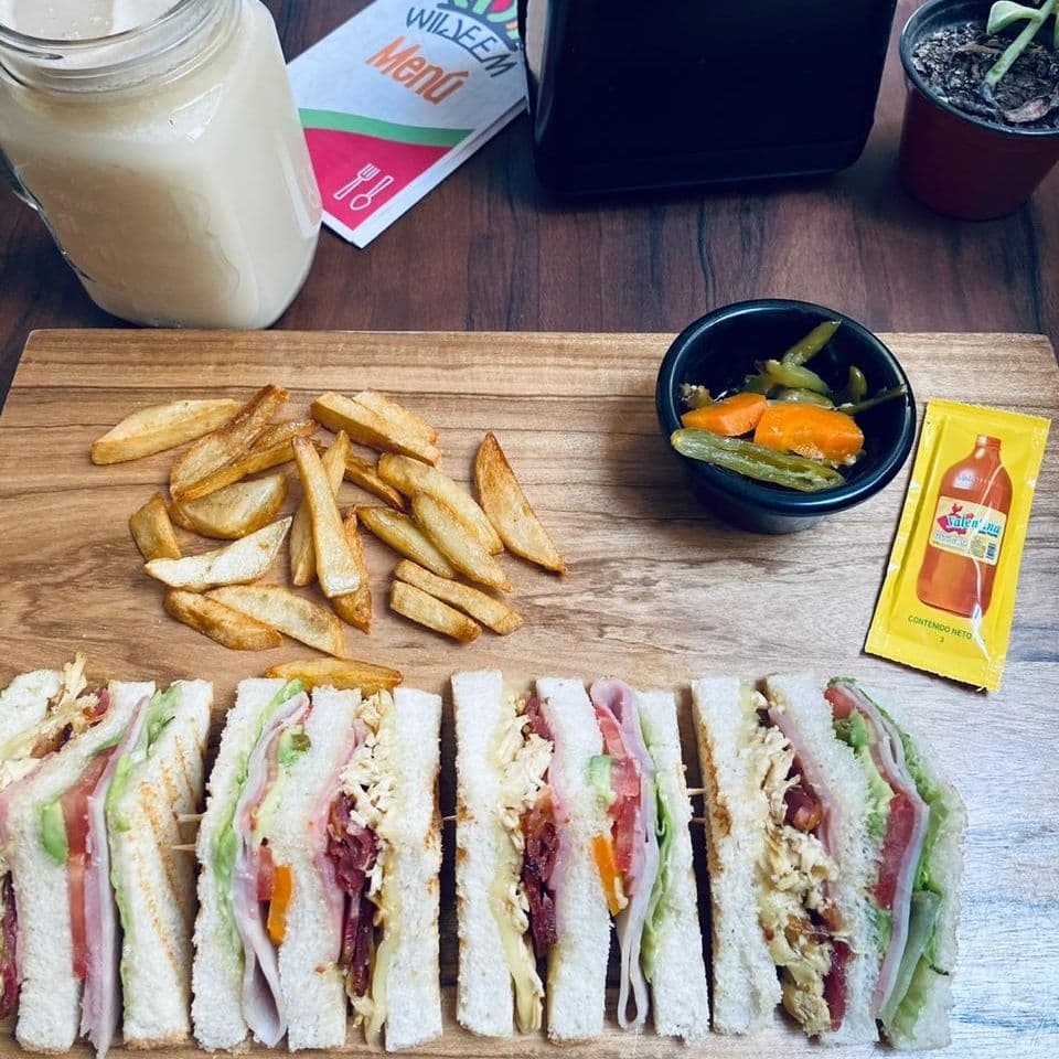 Club Sandwich + Agua del día