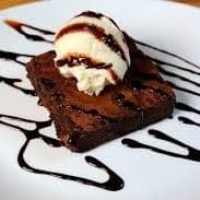 Brownie con Helado de Vainilla