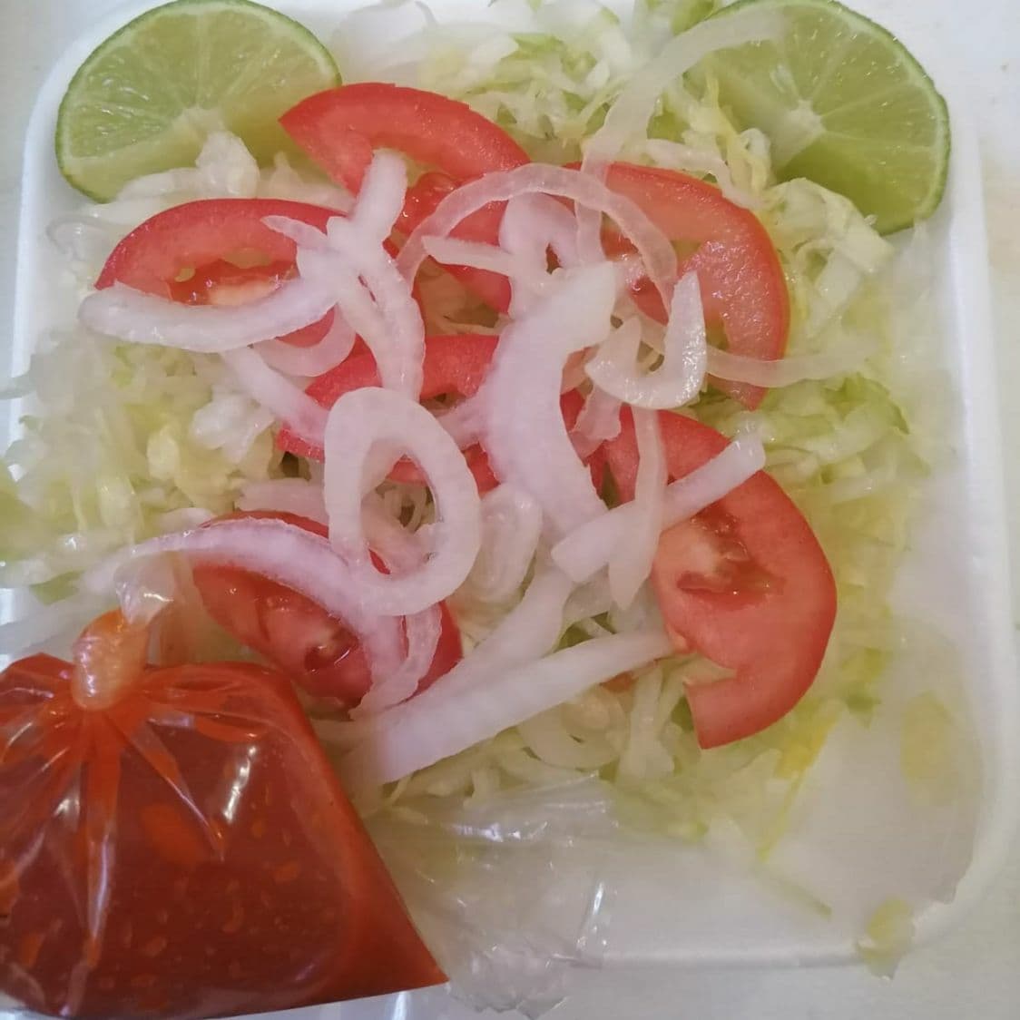 Porción de Lechuga, Tomate, Cebolla y Salsa