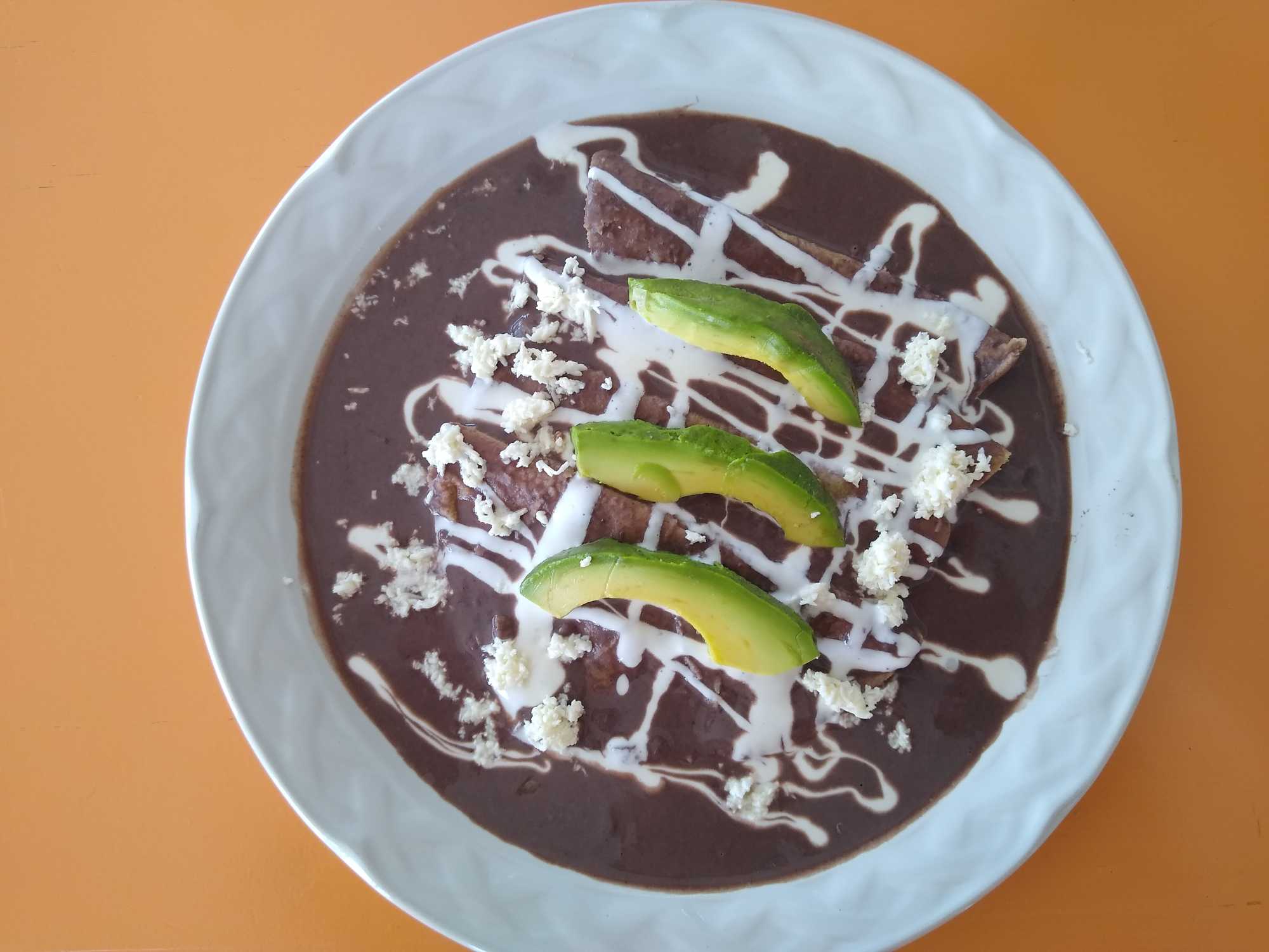 ENFRIJOLADAS (4 PIEZAS)