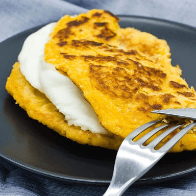 Cachapa con Doble Queso Fresco