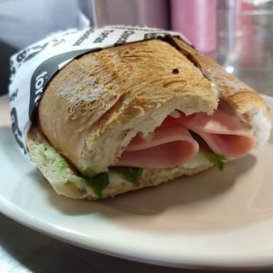 Combo Torta + Agua de Melón 1/2 Litro