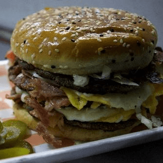 COMBO 11: 1 HAMBURGUESA SUPER, PAPAS Y 1 REFRESCO