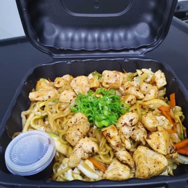 Yakisoba de pollo