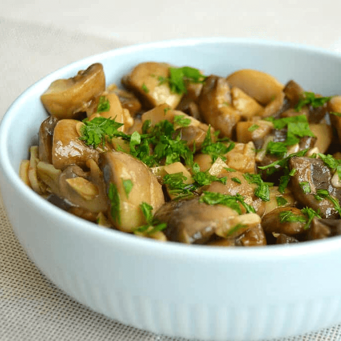 Champiñones al Ajillo