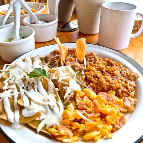 Combo de Chilaquiles Rancheros + Café de Olla