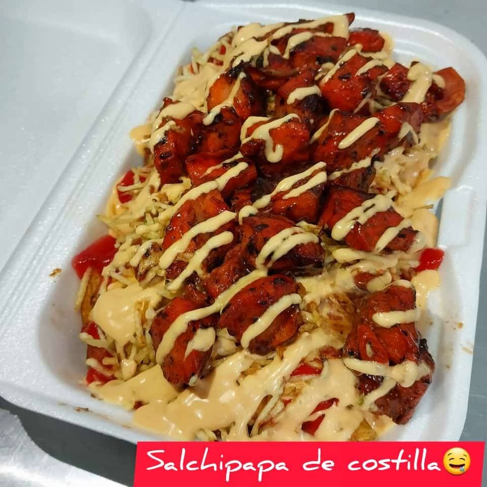 Salchipapa de Costilla