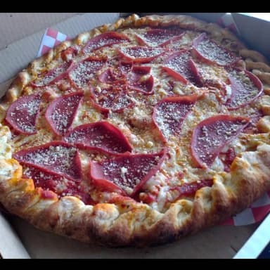 Salami y Parmesano con ORILLA DE QUESO