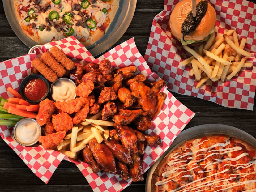 Boneless and Beers (Terraza)