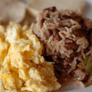 Gallo Pinto con Huevo