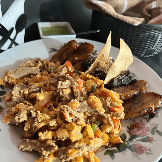 Huevos con Machaca de Res