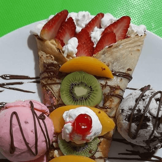 Creppe con Fruta y Helado