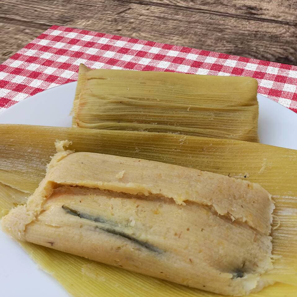 TAMAL DE QUESO CON RAJAS