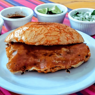 2 Tortas con Queso más Bebida
