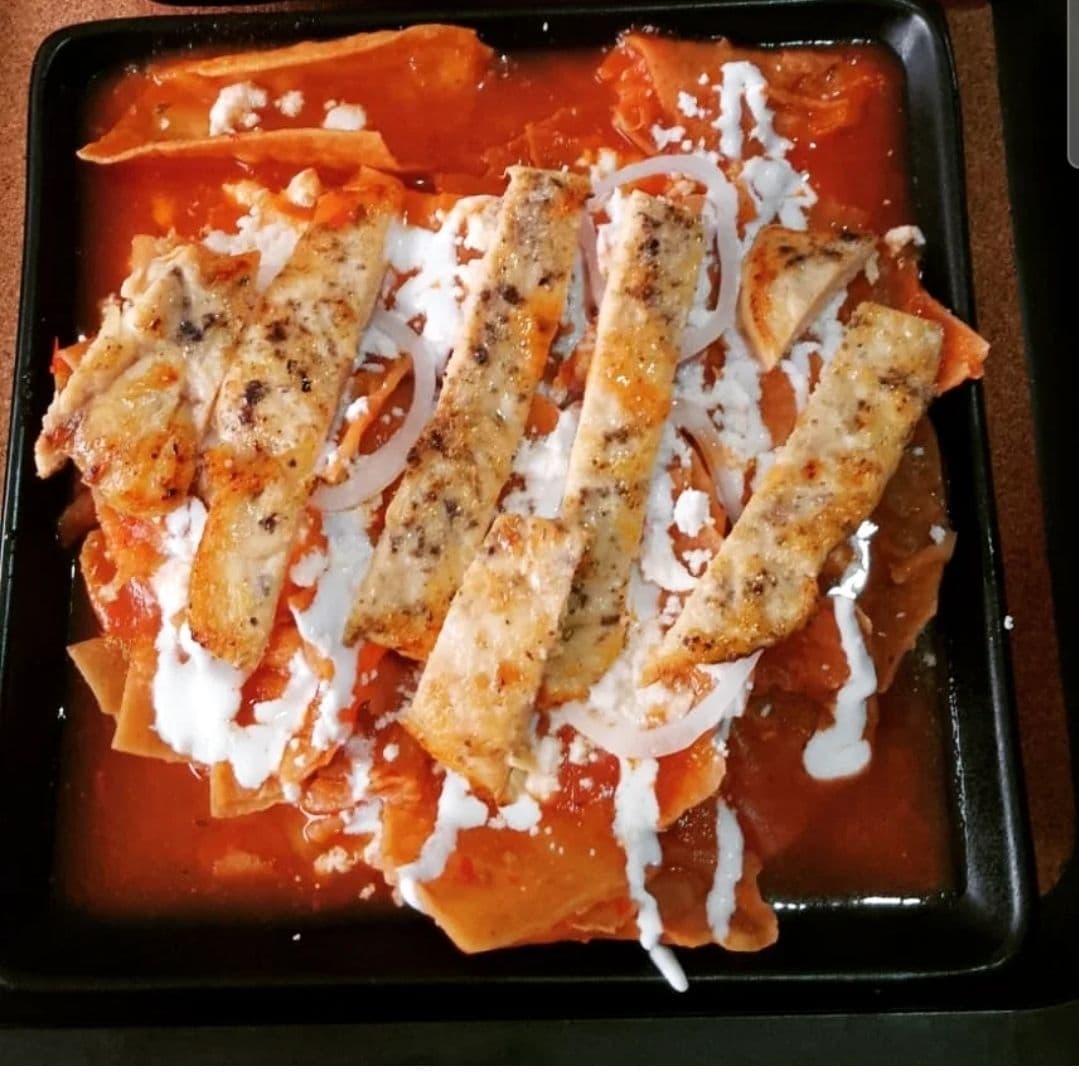 Chilaquiles con Filete de Pollo