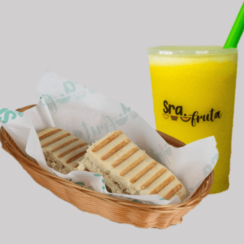 Jugo Clásico con Sándwich Panini con Pollo