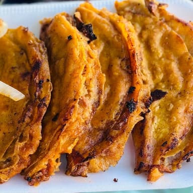 Tacos Dorados con Queso
