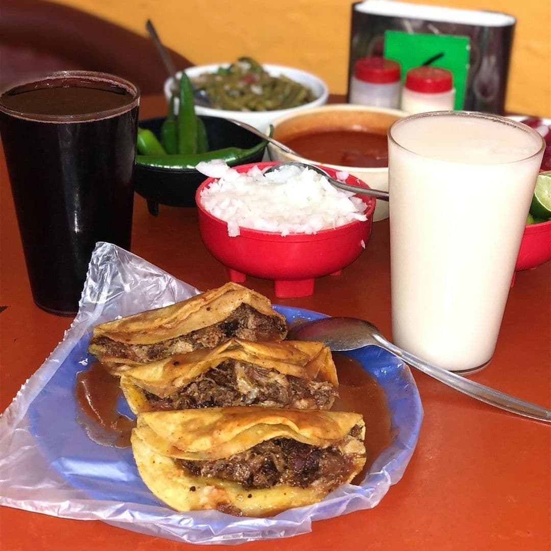 2 Taco Dorado +2Taco Blando +1Consomé +1Agua